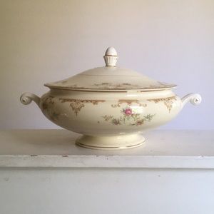 Homer Laughlin Aristocrat covered vegetable dish